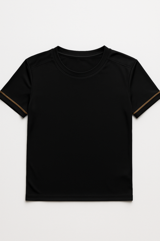 Camiseta deportiva negra Dry‑Fit con detalles dorados en las mangas y logo Sweetfitandcoffee